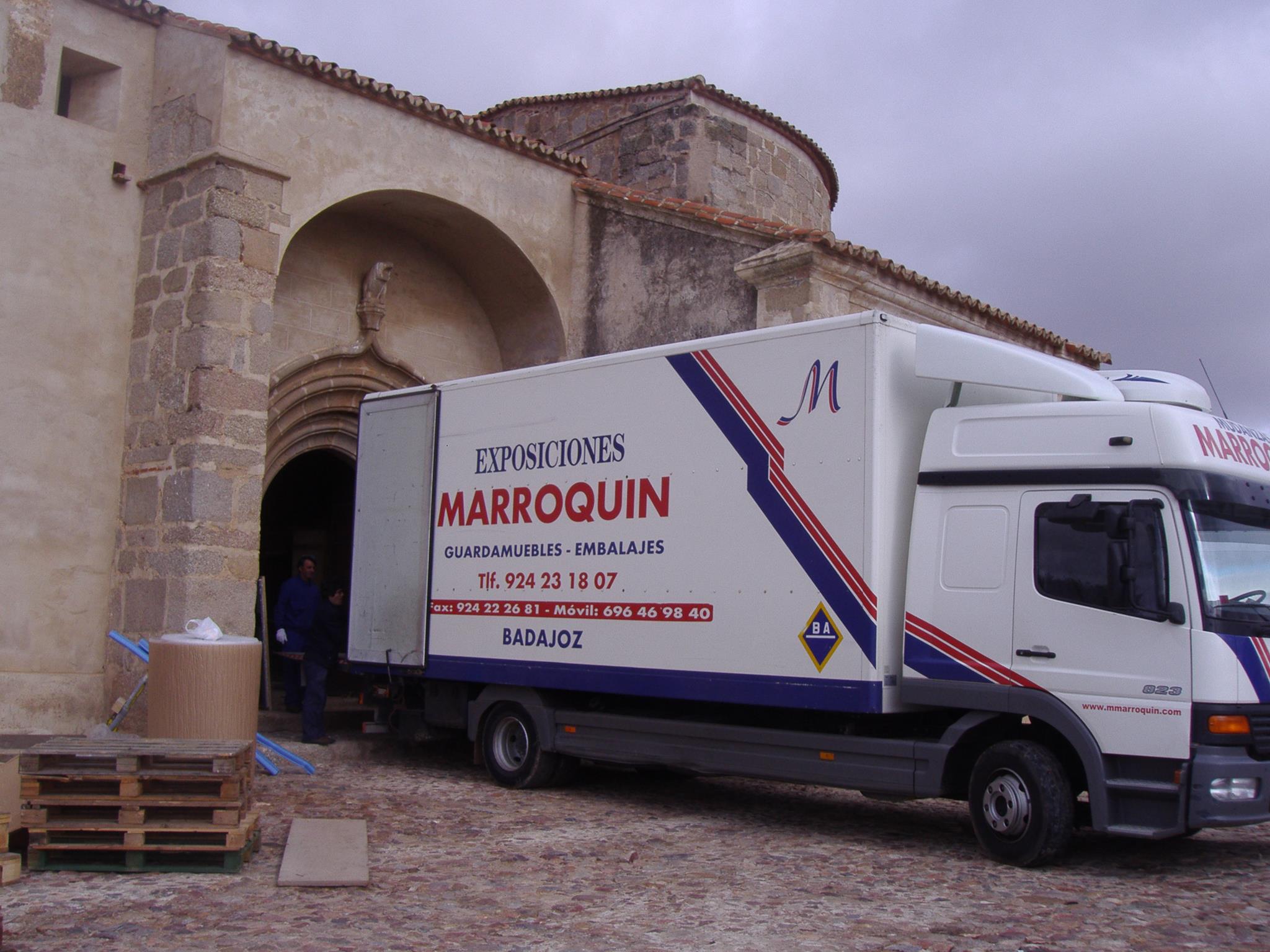 Elevador de muebles  Mudanzas Marroquin, mudanzas nacionales e  internacionales en Badajoz