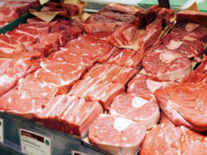 Carnes en un mostrador carnicería Agnès Arbat Carnisseria Girona