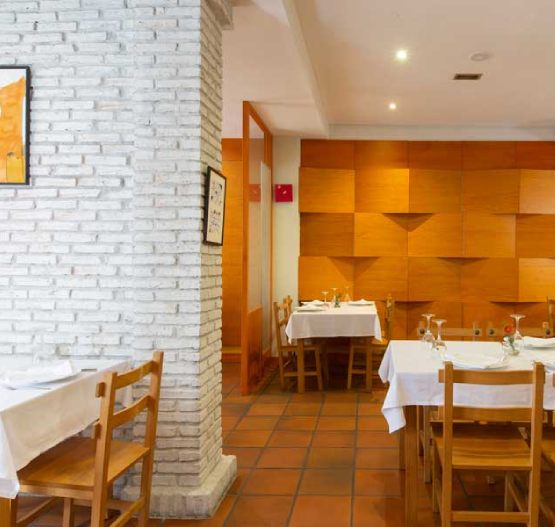 Interior cúrcuma restaurante en Vigo, Pontevedra
