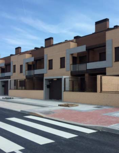 La empresa fachada chalets Rosa Aurora Gestión Inmobiliaria, compra, venta y alquiler de propiedades en Valencia