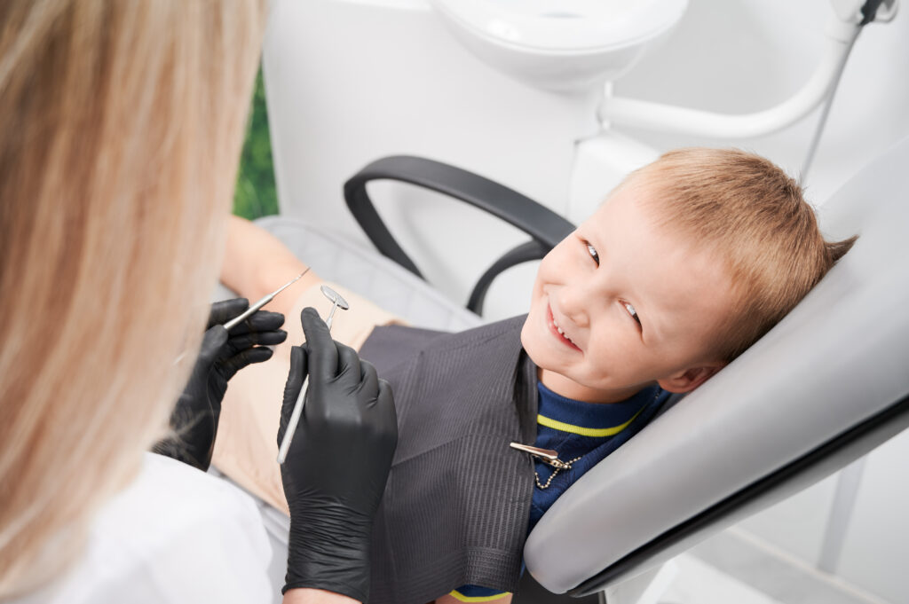 niño silla dentista